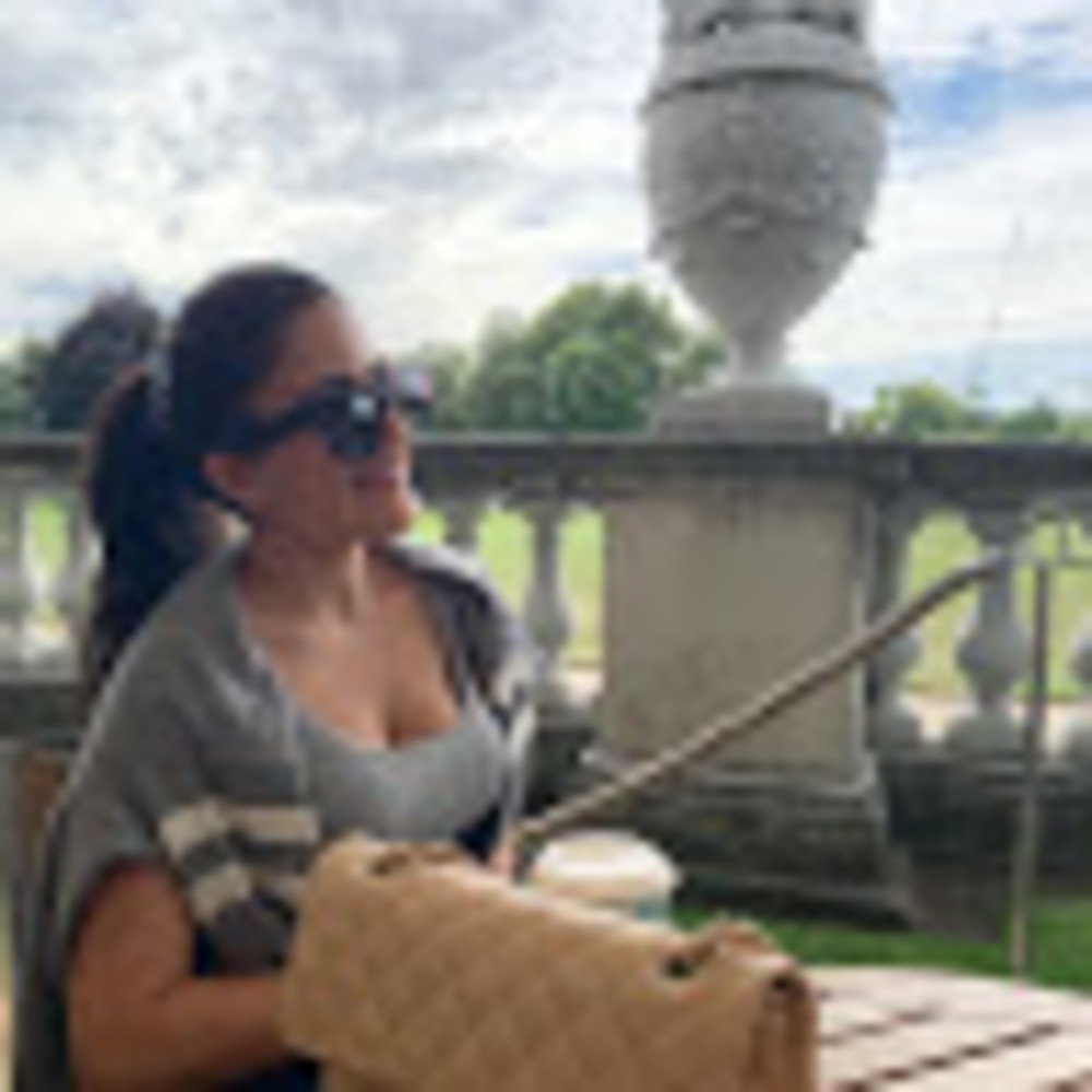 Meet your Posher, Dounia